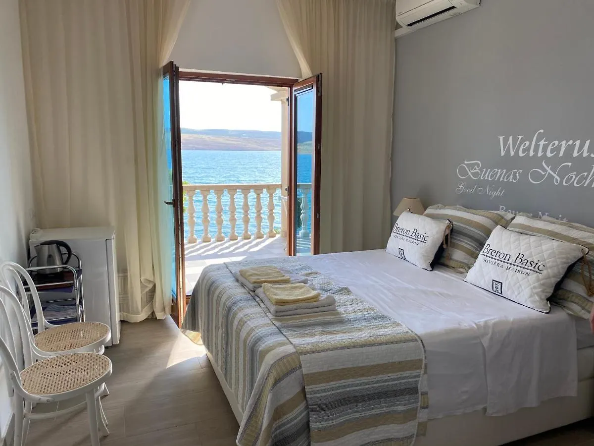 Villa Punta Rovanjska 3*,  Croatia