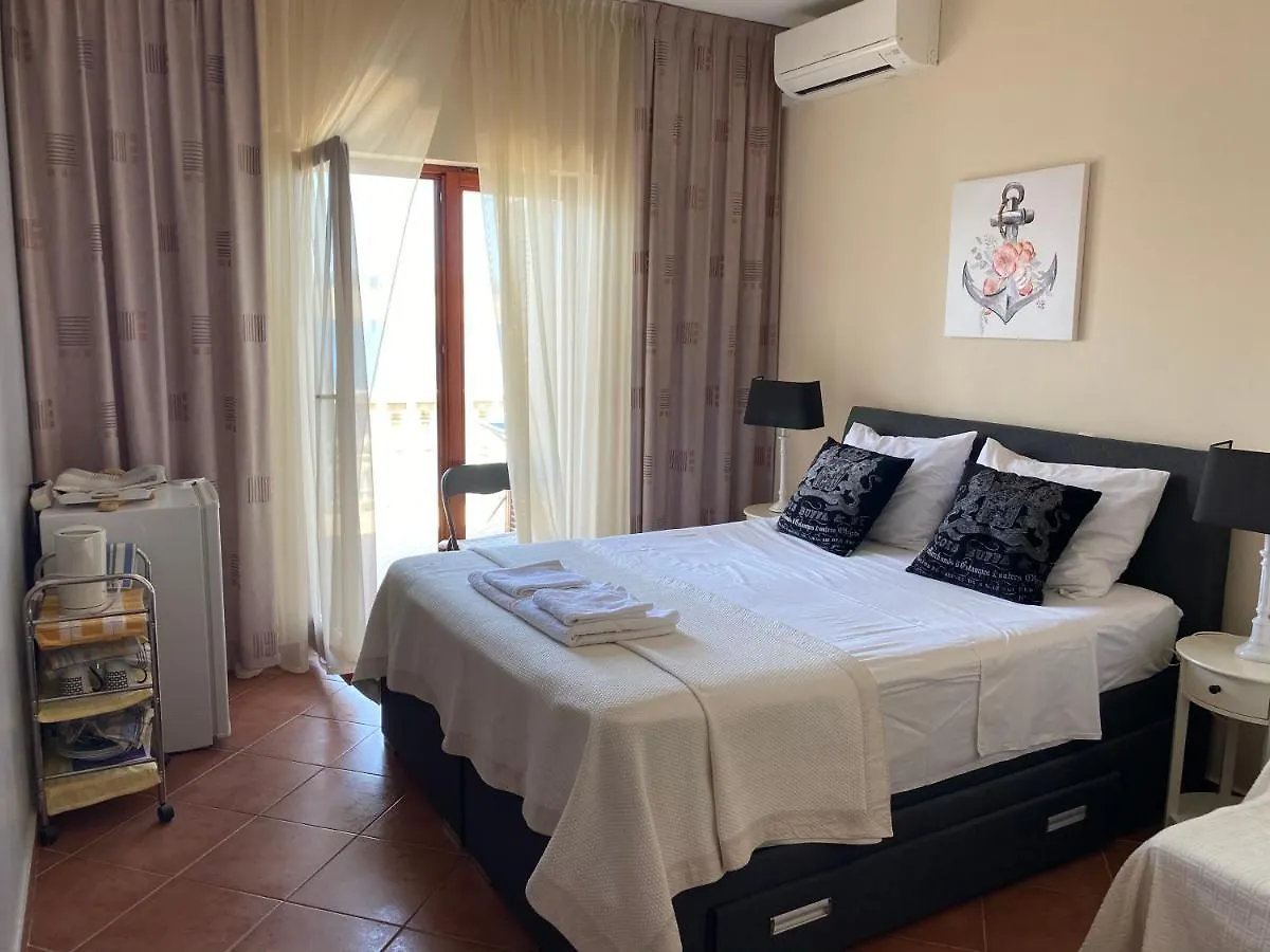Villa Punta Rovanjska Guest house